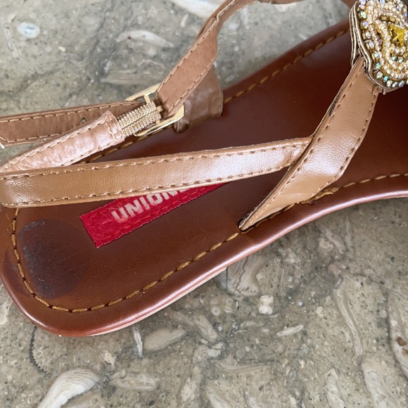 UNIONBAY NATURAL COLOR THONGS WITH BLING - Picture 3 of 5